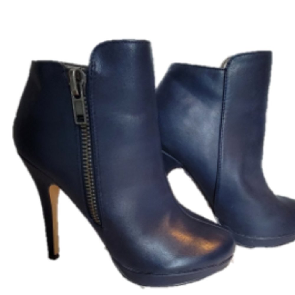 Michael Antonio Blue Wide Width Roger Navy Ankle Boot Size  6.5 Wide